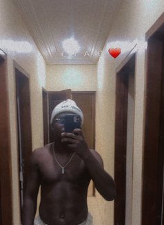 Willlaim - Male escort in Abidjan Photo 7 of 10