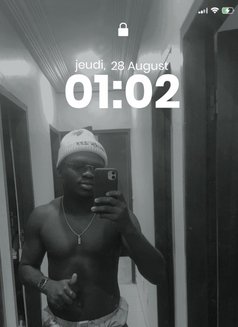 Willlaim - Male escort in Abidjan Photo 8 of 10