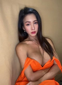 Willow - Transsexual escort in Singapore Photo 5 of 22
