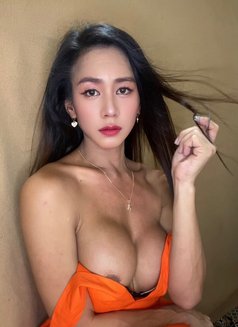 Willow - Transsexual escort in Singapore Photo 15 of 22