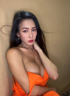 Willow - Transsexual escort in Singapore Photo 18 of 22