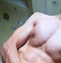 Wilson - Acompañante masculino in Damascus