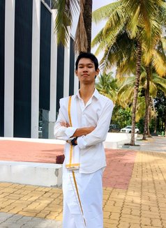 Win ( pansexual escort at your service) - Male escort in Bangalore Photo 6 of 6