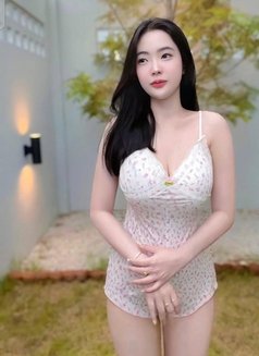 Windy Bel - puta in Jakarta Photo 2 of 6