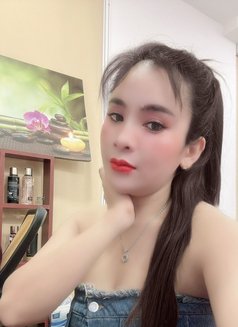 Windy - escort in Abu Dhabi Photo 1 of 3