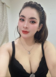 Windy - escort in Abu Dhabi Photo 3 of 3