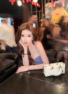 Wine supermodel VIP - escort in Bangkok Photo 16 of 17