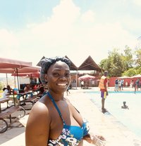 Winnie - adult performer in Nairobi