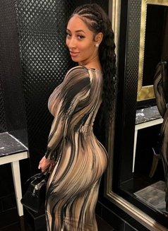 Meron Cam queen // Real meet Queen - escort in Noida Photo 3 of 7