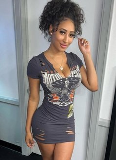 Meron Cam queen // Real meet Queen - escort in Noida Photo 4 of 7