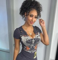 Meron Cam queen // Real meet Queen - puta in Noida Photo 1 of 7