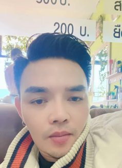 Leo - Male escort in Dubai Photo 2 of 10