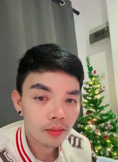 Leo - Male escort in Dubai Photo 4 of 10