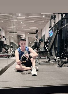 Leo - Male escort in Dubai Photo 7 of 10