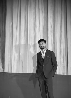 Wish Master - Acompañantes masculino in New Delhi Photo 1 of 4