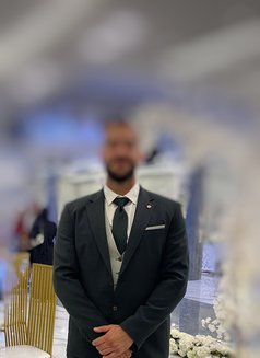 Wiss - Male companion in Beirut Photo 1 of 4