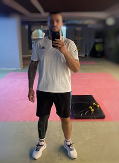 Wiss - Male companion in Beirut Photo 3 of 4