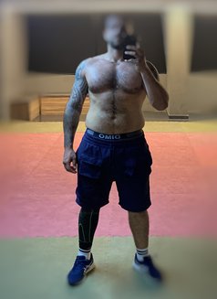 Wiss - Male companion in Beirut Photo 4 of 4