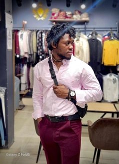 Wizzy - Male escort in New Delhi Photo 1 of 4