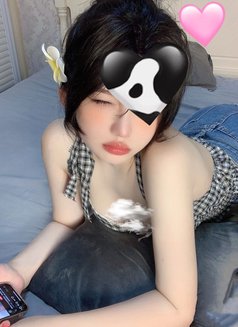 喔喔wo - escort in Manila Photo 1 of 3