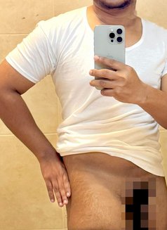 Woman's & Couple's - Acompañantes masculino in Abu Dhabi Photo 3 of 7