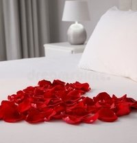 Womens Needs only for womens - Male escort in Colombo