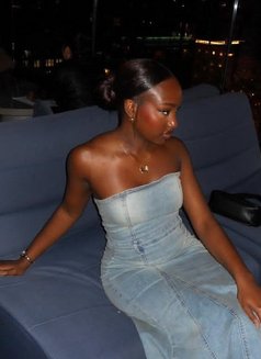 Clitoris - puta in Cotonou Photo 4 of 4