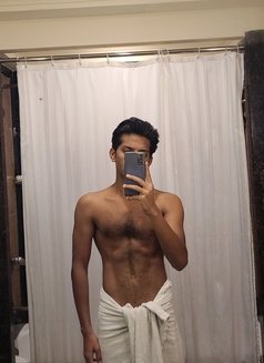 xHunterx - Male escort in Mumbai Photo 1 of 3