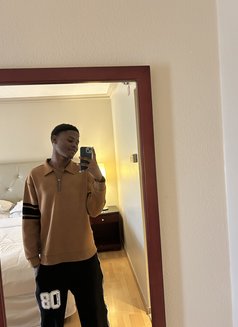 X S - Male escort in Lagos, Nigeria Photo 14 of 17