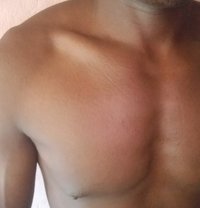 Xax 1 - Acompañantes masculino in Entebbe