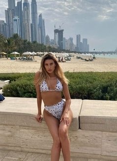 Xenia, full service - escort in Dubai Photo 4 of 6