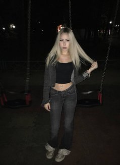 Xenia - puta in Dubai Photo 1 of 6
