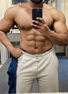 IzzeyDXB - Male escort in Dubai Photo 1 of 3