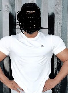 IzzeyDXB - Male escort in Dubai Photo 3 of 3