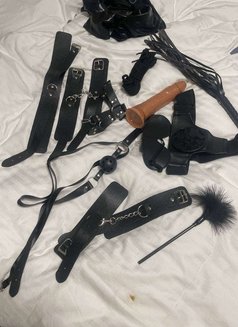 Xhakalizzy - Transsexual escort agency in Riyadh Photo 2 of 2