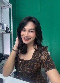 Xhyrelle - Transsexual escort in Manila Photo 1 of 4