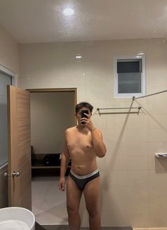 Xian - Male escort in Taipei Photo 4 of 6