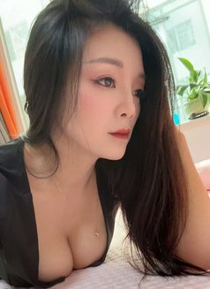 Xixi - escort in Beijing Photo 2 of 4