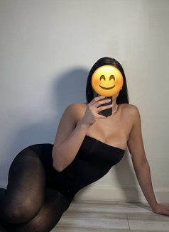 Xixi - puta in Guam Photo 1 of 2