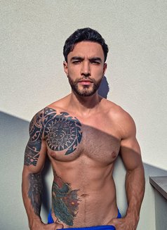 Xl Maxxx - Male escort in Brussels Photo 1 of 3