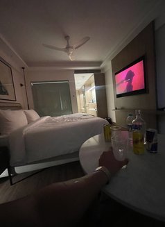XLatino Boi - Male escort in Mumbai Photo 7 of 14
