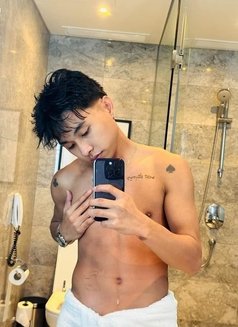 Xpensive Candy - Male escort in Makati City Photo 1 of 4
