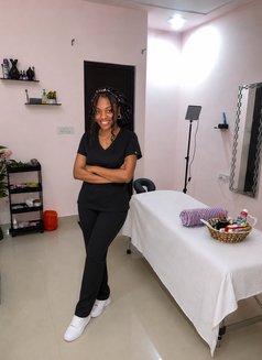 Xtraordinary Touch Massage Therapist - Masajista in Gurgaon Photo 3 of 3