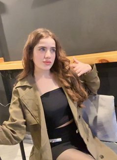 Xuan Hoa - puta in Abu Dhabi Photo 5 of 6