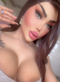 السمراء الوحيده باسطنبول XXL - Transsexual escort in İstanbul Photo 17 of 19