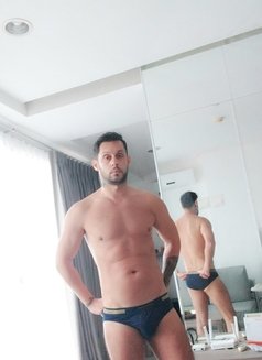 XXL_sAndro - Male escort in Jakarta Photo 1 of 5