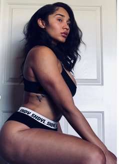 Xxlily - escort in Dubai Photo 2 of 4