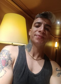 Xxxlbi̇gdi̇ck - Male escort in İstanbul Photo 2 of 3