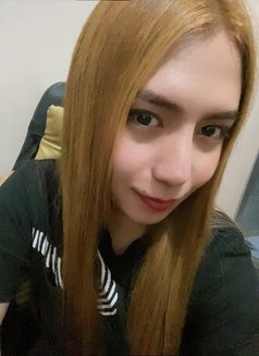 Xyla Crimson - Transsexual escort in Makati City Photo 2 of 7