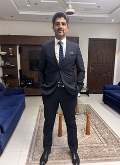Xyshan - Male escort in Abu Dhabi Photo 1 of 3